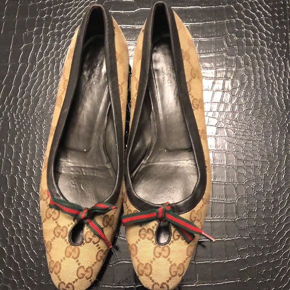 Gucci Shoes - Gucci brown logo flats with bow